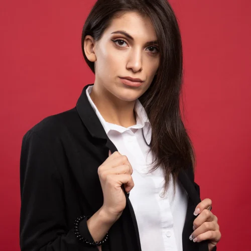 brunette-businesswoman-standing-red-background